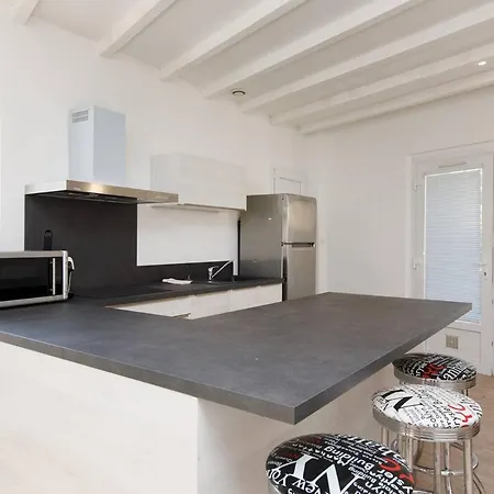 Villa Pour Vos A Cannes, Voici Ravissante De 6 Avec Piscine Privee