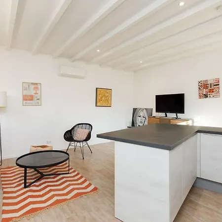Villa Pour Vos A Cannes, Voici Ravissante De 6 Avec Piscine Privee