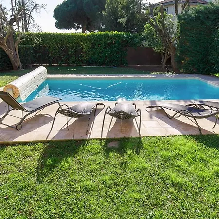 Villa Pour Vos à Cannes, Voici Ravissante De 6 Avec Piscine Privée